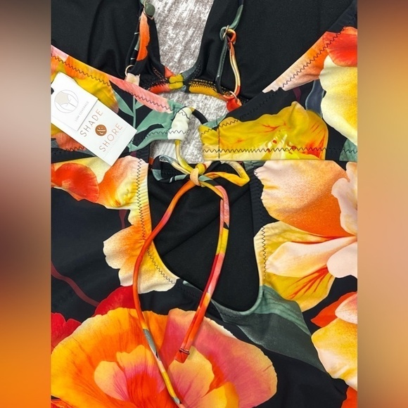 Women’s Plunge Front & Back Cut Out - One Piece Swimsuit - Shade & Shore - XL - Picture 10 of 11